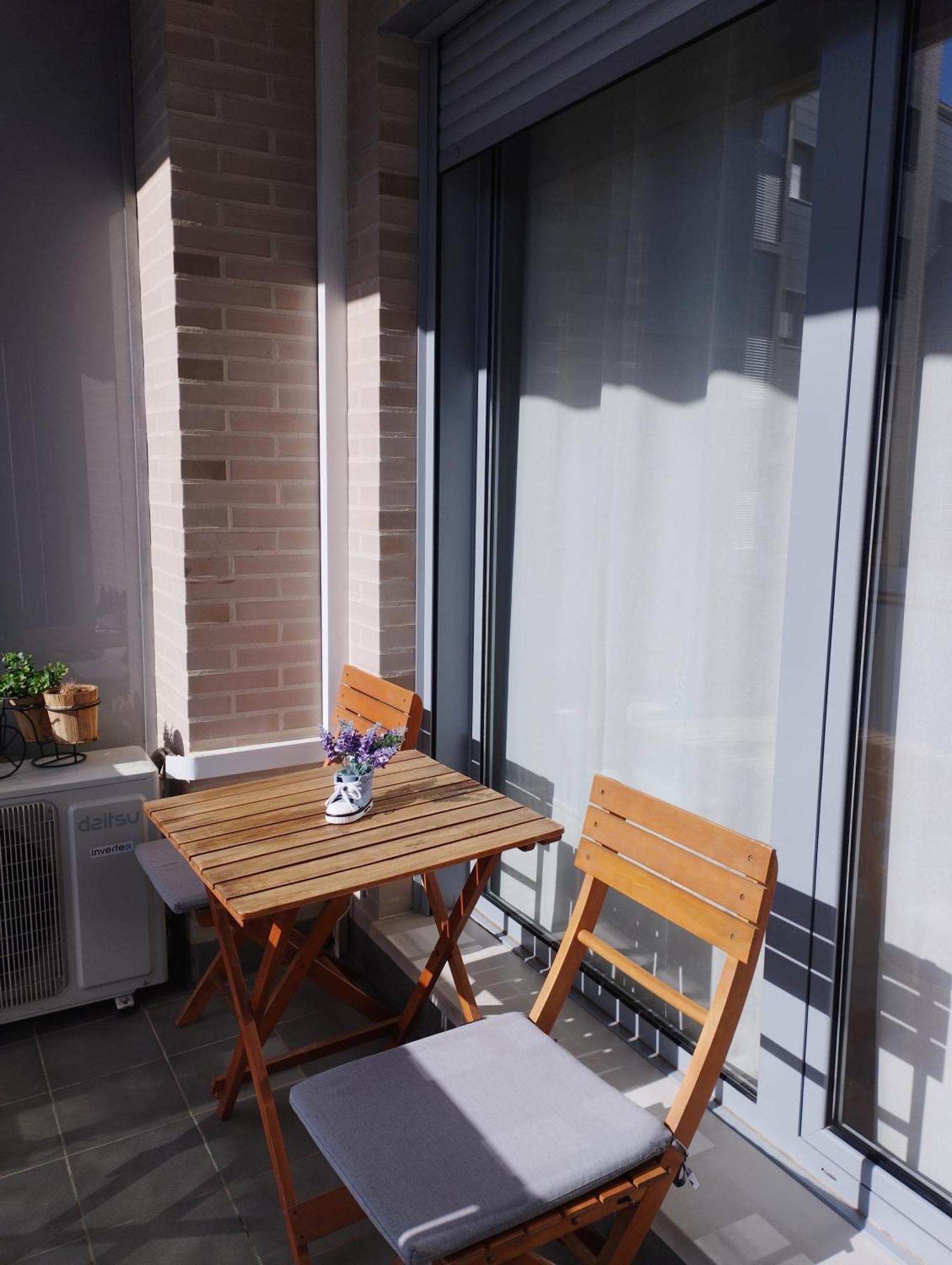 Acogedor Apartamento En Huesca Exterior photo