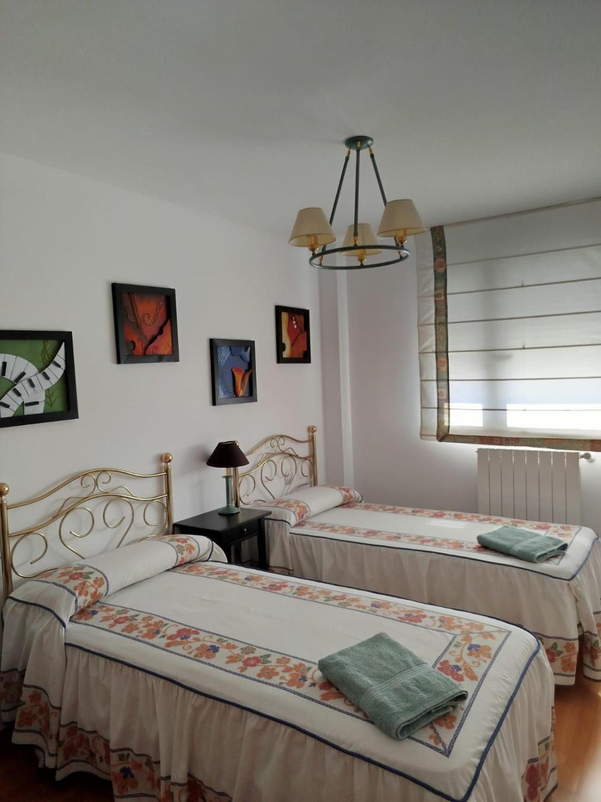 Acogedor Apartamento En Huesca Exterior photo